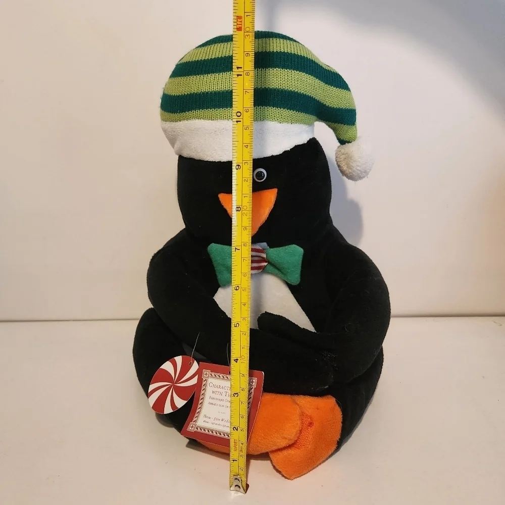 12” Holiday Christmas Penguin Character Hug without Throw Blanket with tags